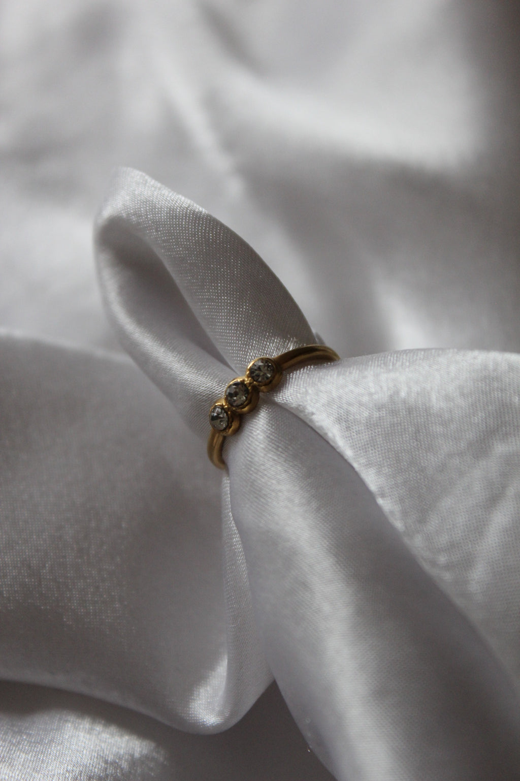 Sıra Taşlı Çelik Yüzük