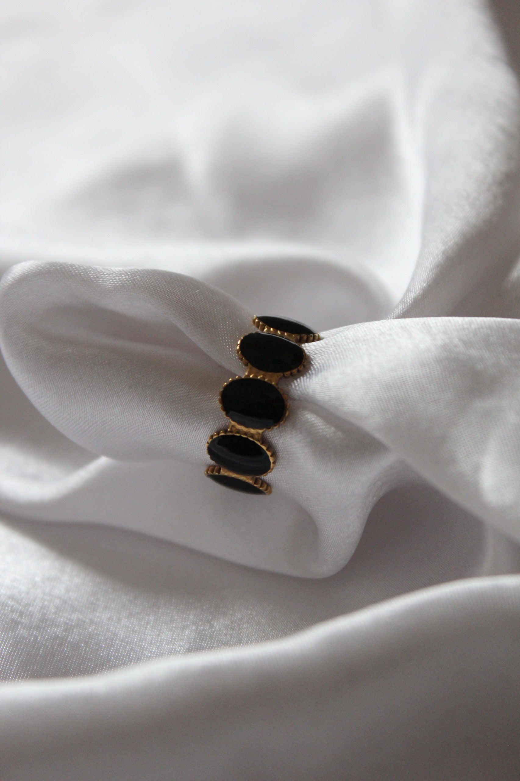 Oval Sıralı Siyah Çelik Yüzük