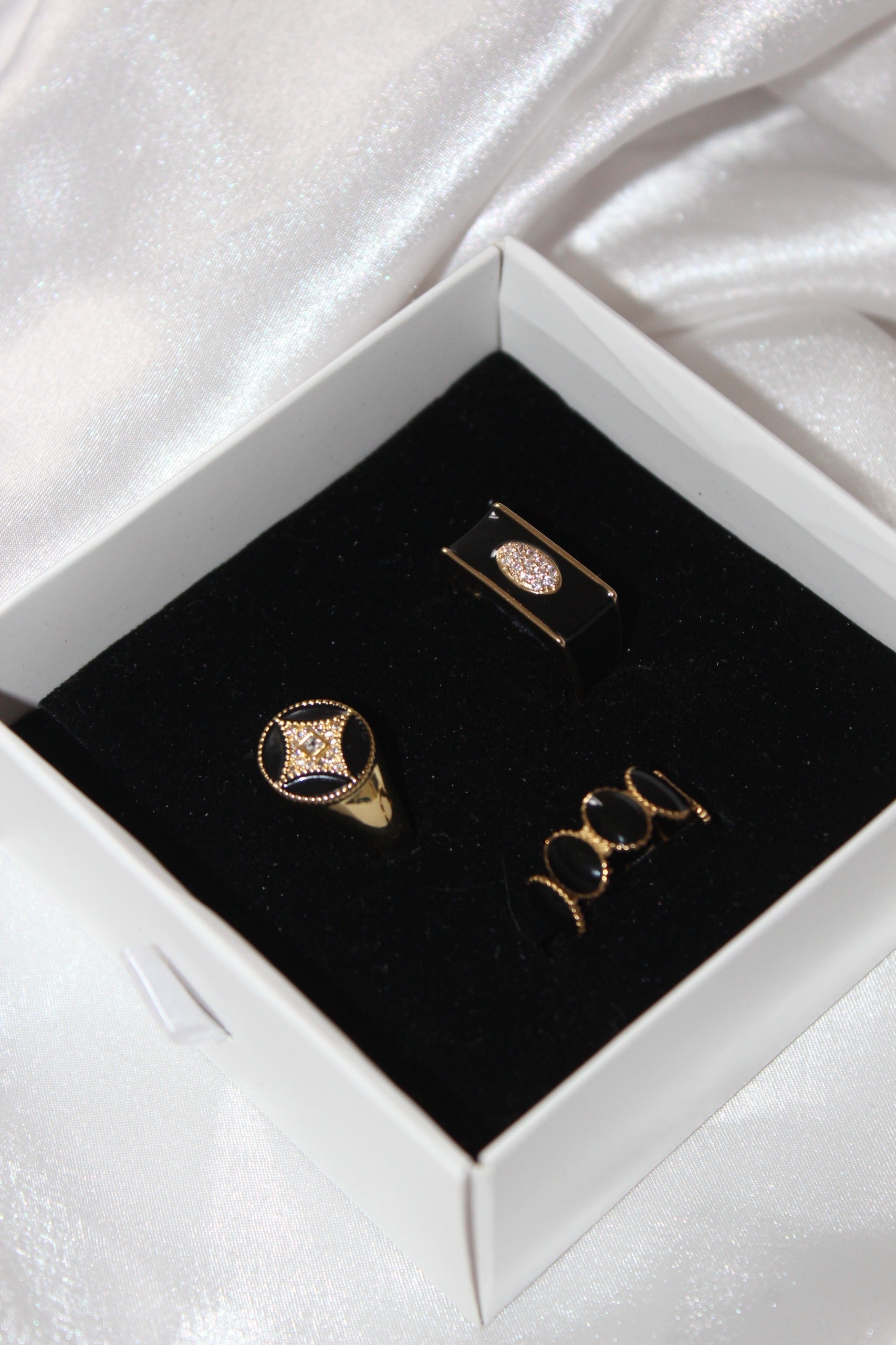 Taş Detaylı Siyah Oval Yüzük