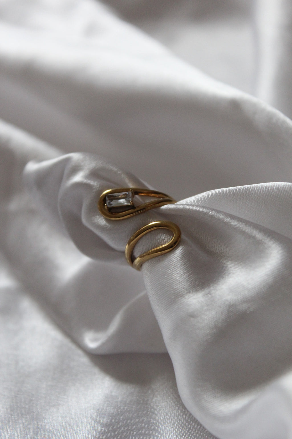 Çift Taraflı Taşlı Çelik Yüzük