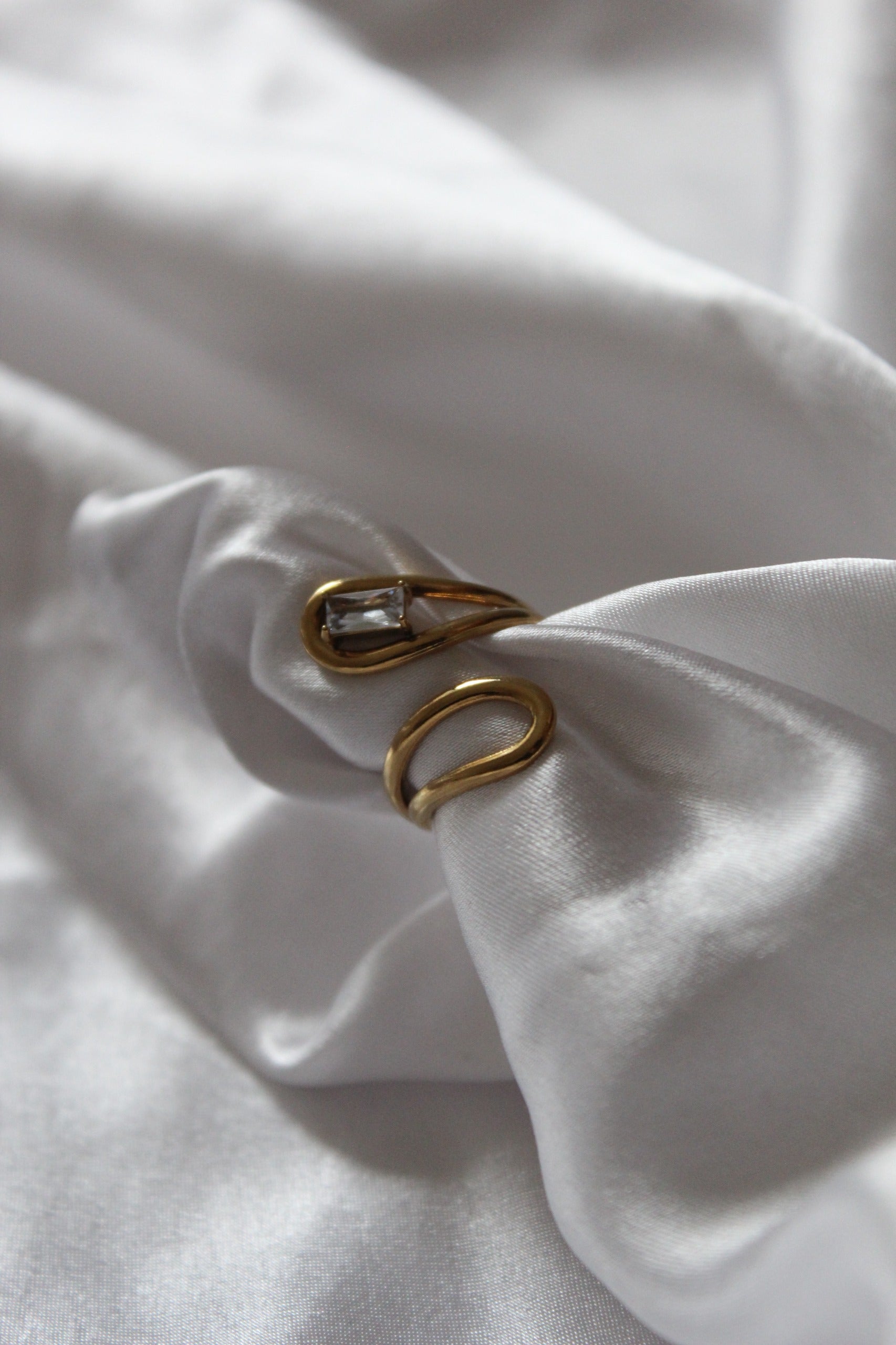 Çift Taraflı Taşlı Çelik Yüzük