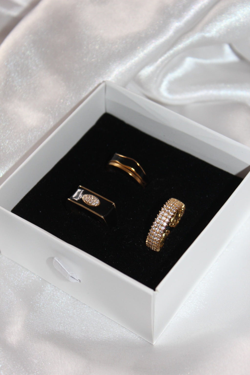 Siyah Detaylı Çelik Yüzük