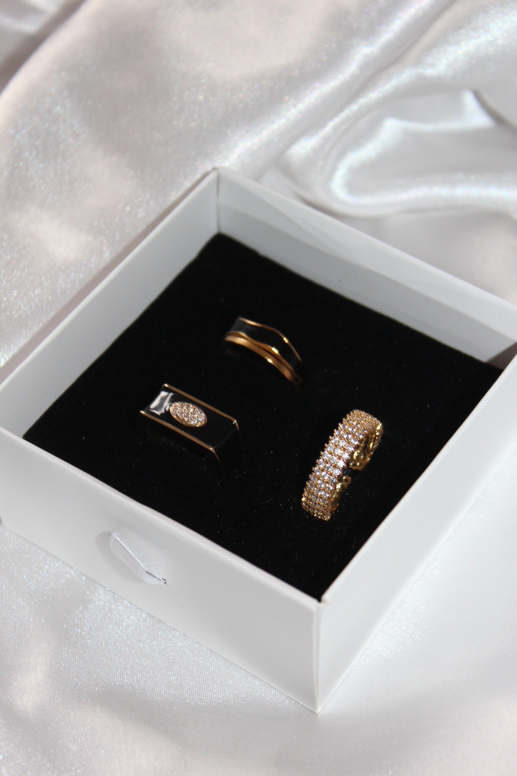 Siyah Detaylı Çelik Yüzük