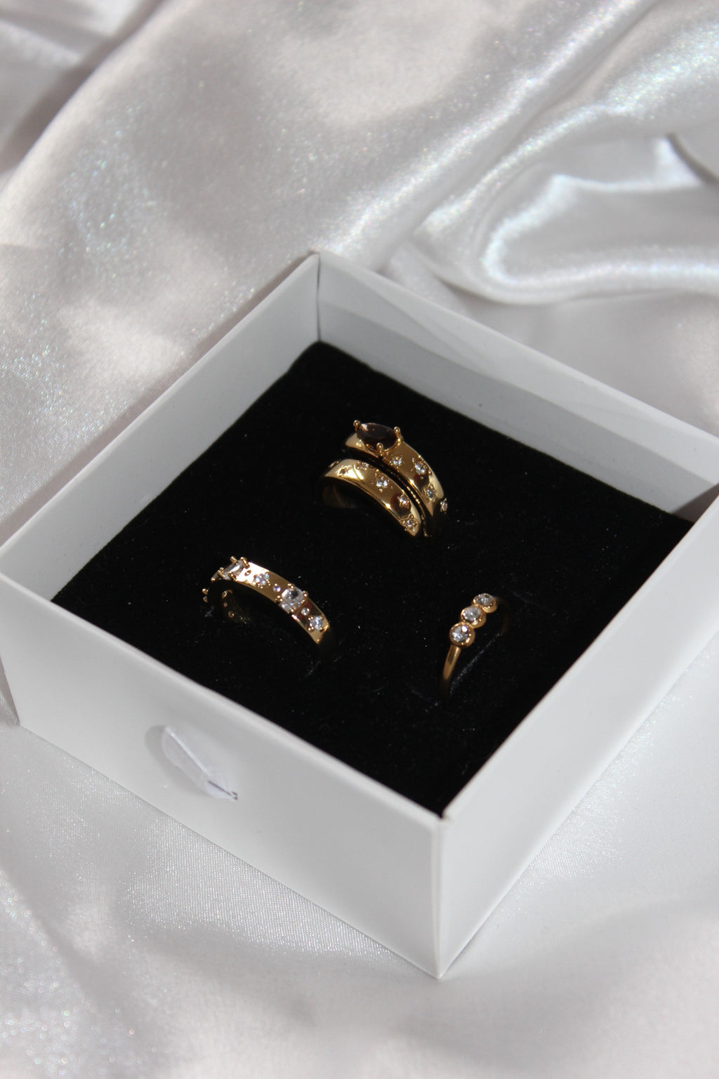 Sıra Taşlı Çelik Yüzük