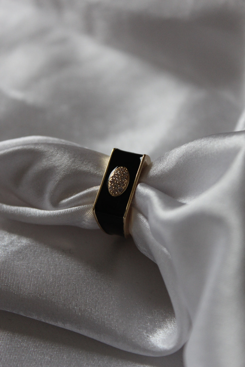 Taş Detaylı Siyah Yüzük